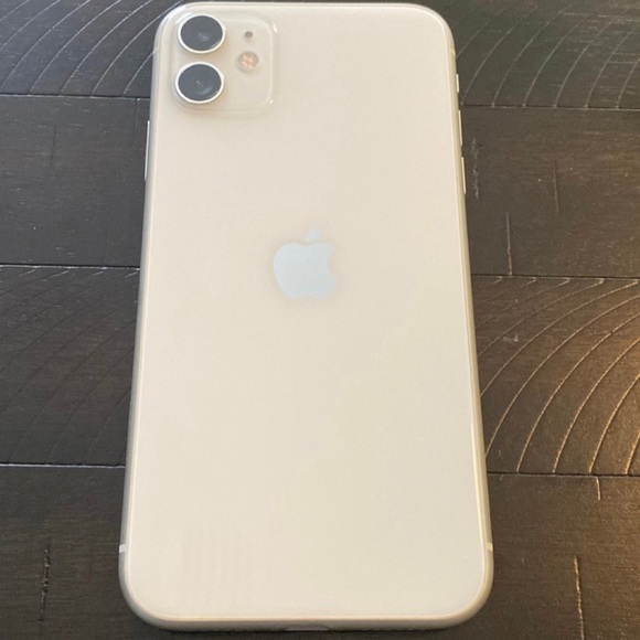 **SOLD**iPhone 11 64gb - Picture 7 of 9